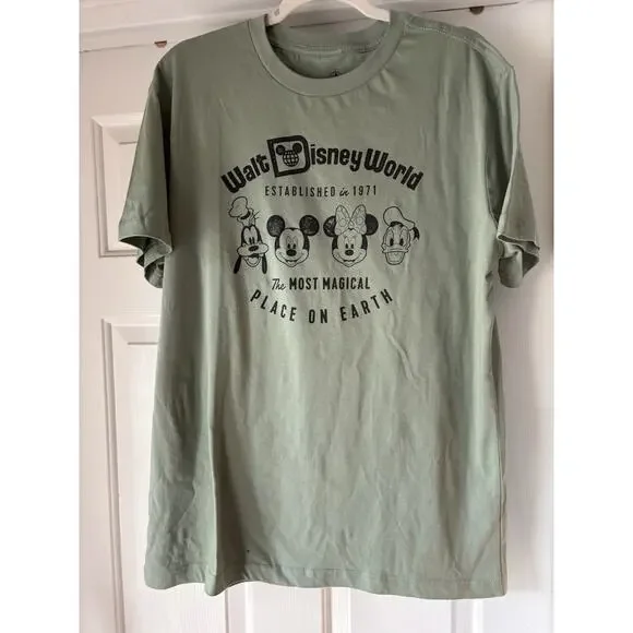 Disney Parks Magic Kingdom “The Most Magical Place On Earth” T-shirt Medium - Picture 2 of 7